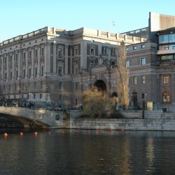PR-branschen skolar politiker i näringslivstänk